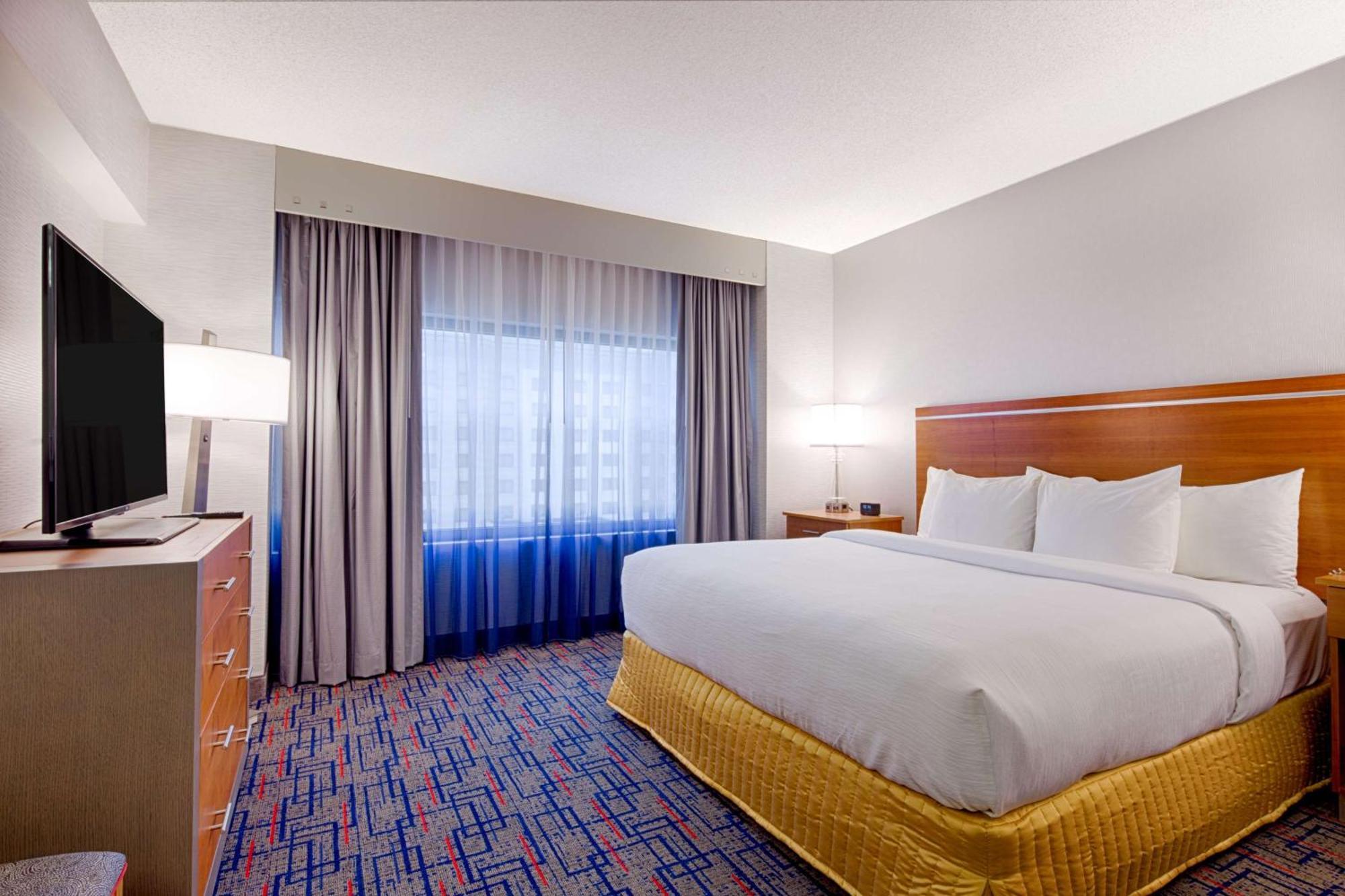 One-Bedroom King Conference Suite,1706115834:JPEG